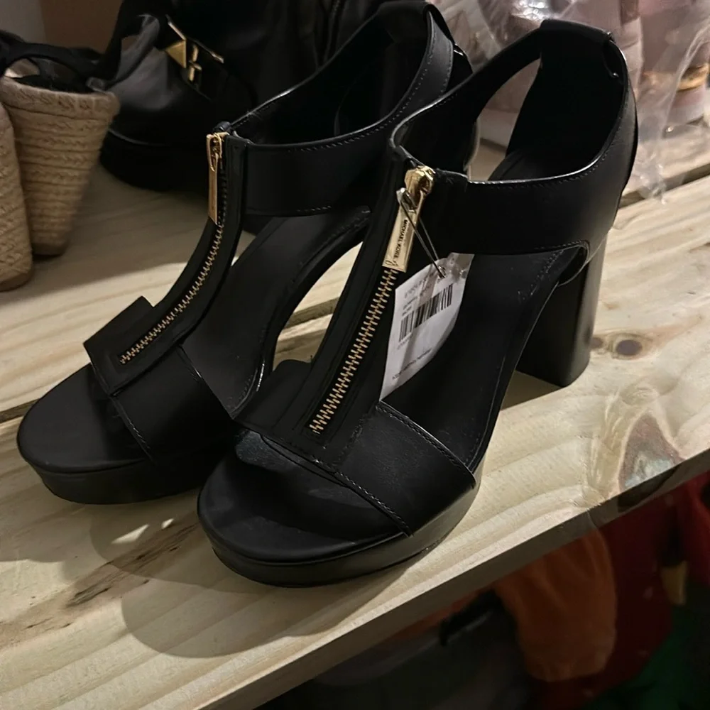 Michael Kors | Berkley Leather Block-Heel Sandal - Picture 3 of 3